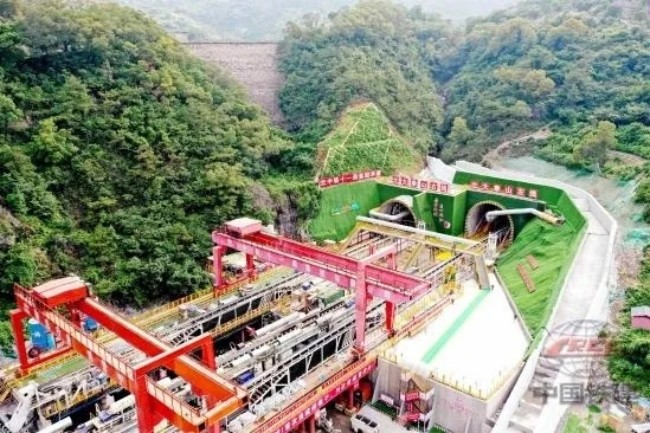 中鐵24局長樂大象山隧道施工升壓器的應(yīng)用 中鐵24局長樂大象山隧道施工升壓器的應(yīng)用